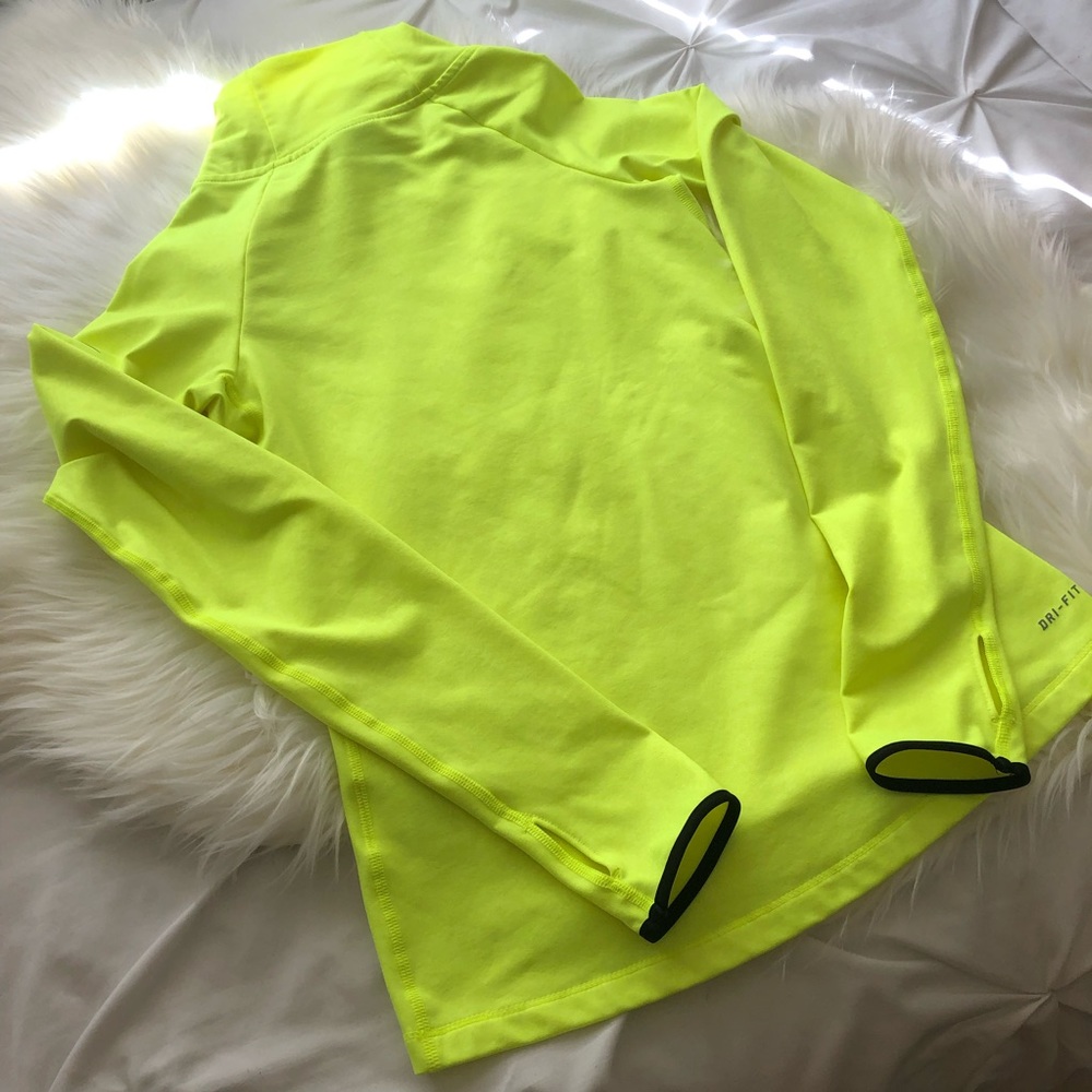 ❌SOLD❌ Nike Pro Warm Emboss Heights Vixen Zip Top - Picture 6 of 6